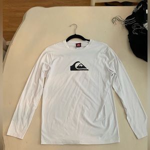 EUC Unisex/ Men’s Quiksilver long sleeve rash guard shirt. Sz XS. White/ black.